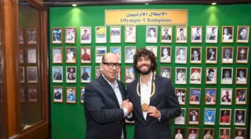 محمد النني يعزز تمثيل مصر رياضيًا باختياره سفيرًا للجنة الأولمبية وتكريمه بالقلادة الذهبية من إدريس 1